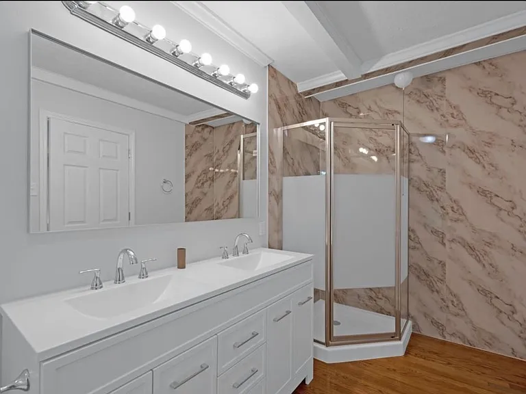306 Granville Dr — Photo 23