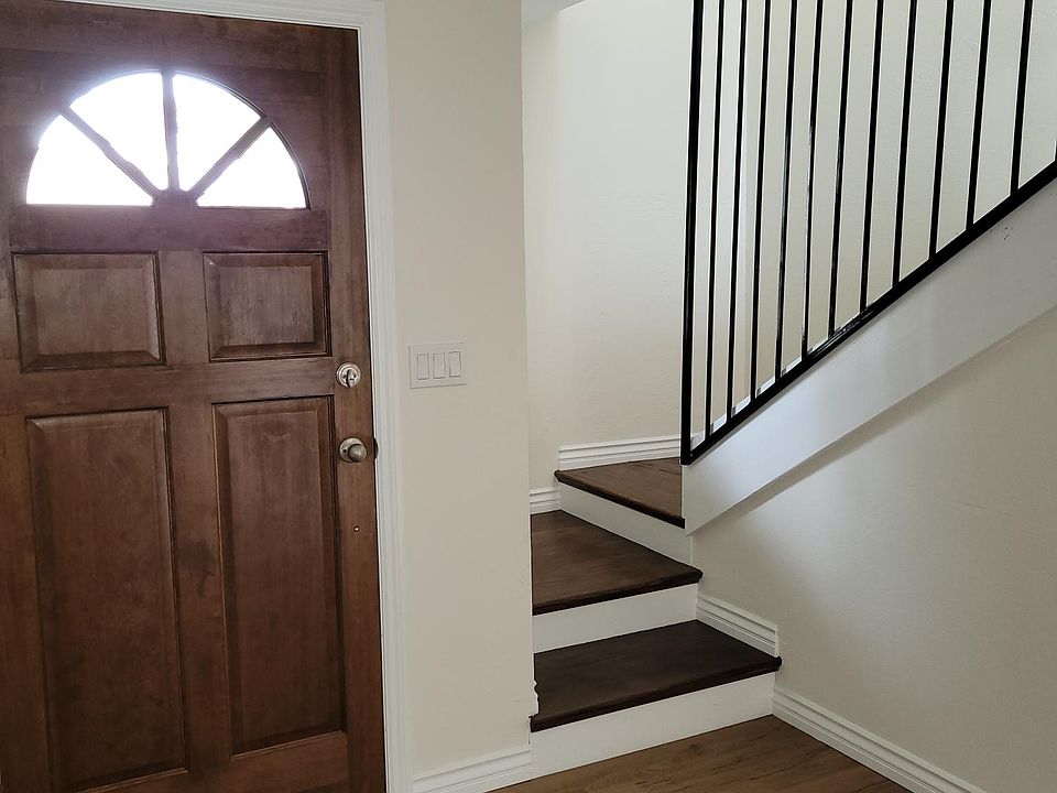 1st image of 558 N Raymond Ave