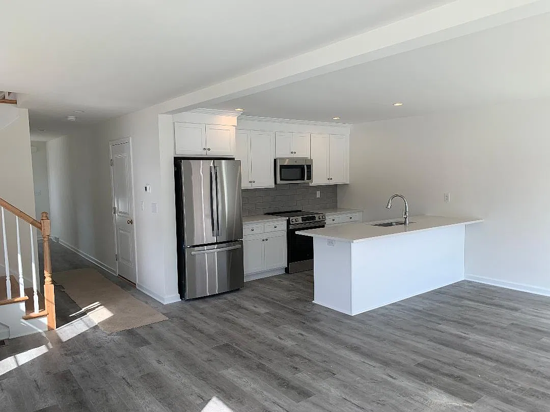 828 Delaware Ave — Photo 4