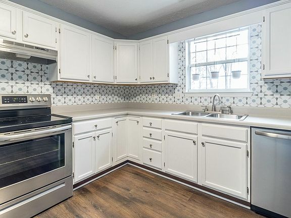 4th image of 213 Johns Dr