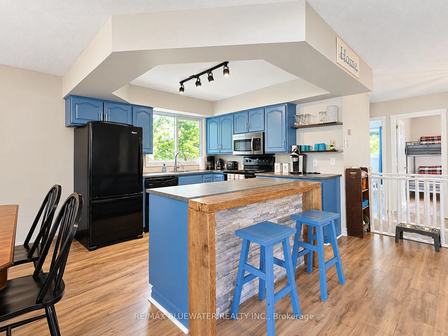4 bed, $2,500 — Photo 3