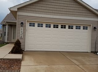 2207 S Stonebrooke Ct, Urbana, IL 61802