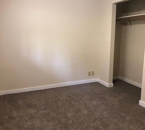 5th image of 8821 Lawrence Dr SE