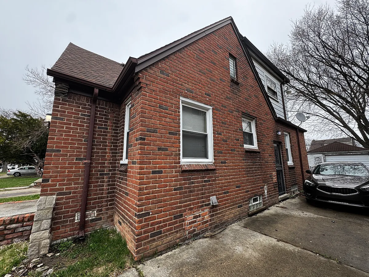 Building Photo - 19164 Westphalia St