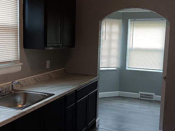 4th image of 15000 Sorrento St