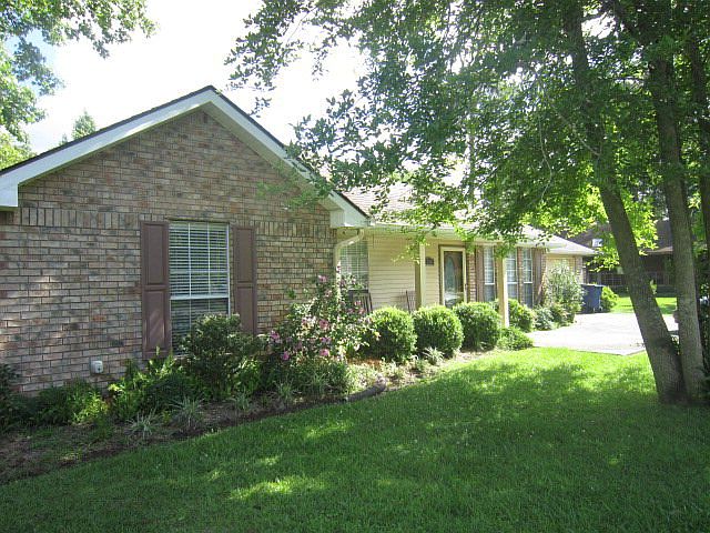 1st image of 104 Woodlawn Dr