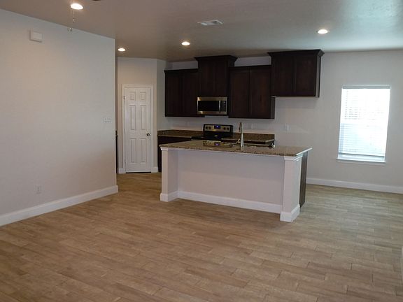 5th image of 920 Jones St