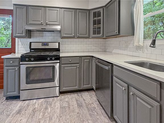 5th image of 180 Montclair Ave