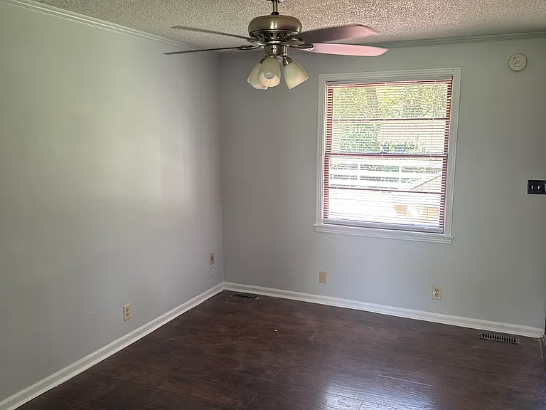 1006 Mitchell St — Photo 3