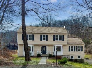 102 Picketts Ridge Rd, Redding, CT 06896