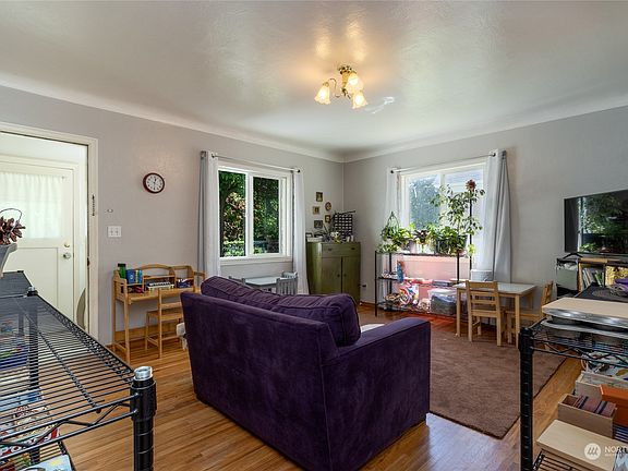 4th image of 1013 Pomona Street