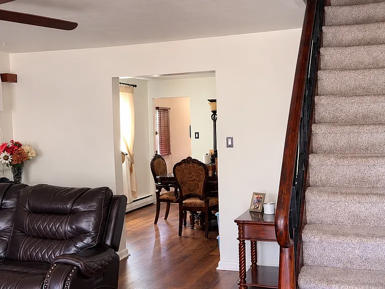 1026 Loney St — Photo 4