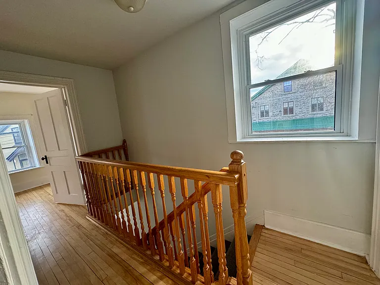 109 Clothier St W — Photo 19