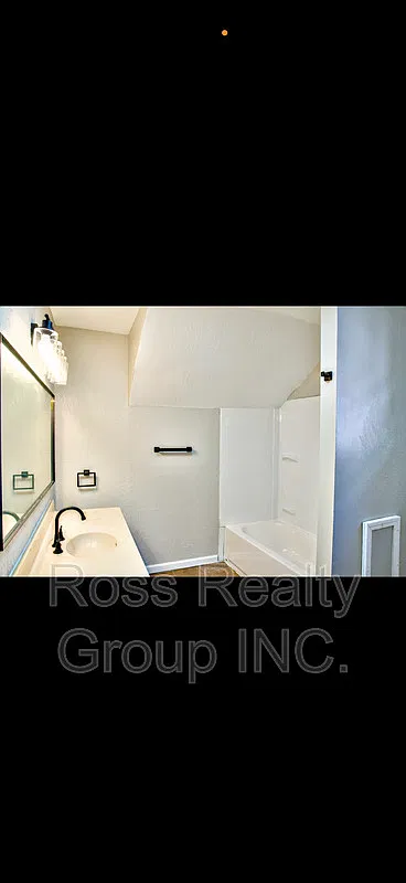 3 bed, 1.0 bath, 1200 sqft, $1,300 — Photo 3