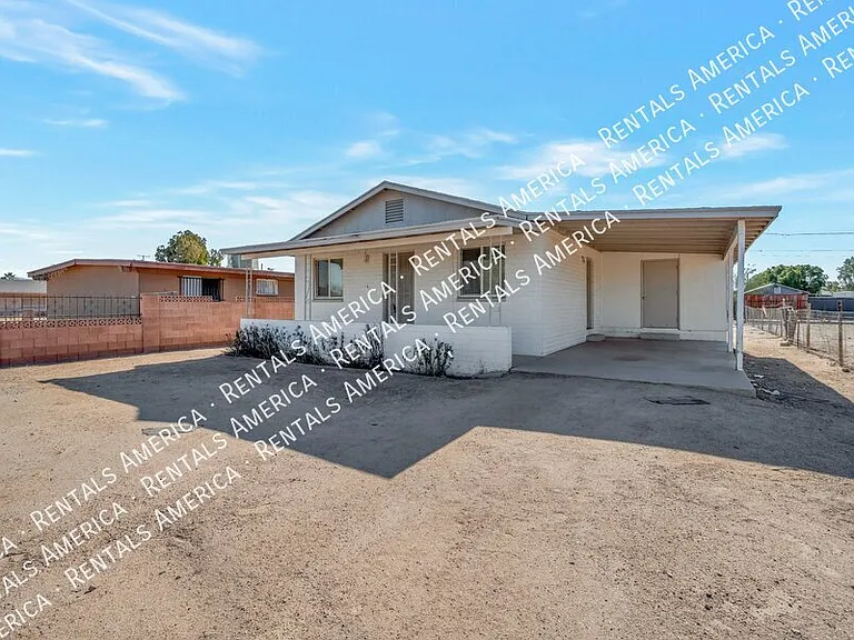 311 W Bealey Ave — Photo 2