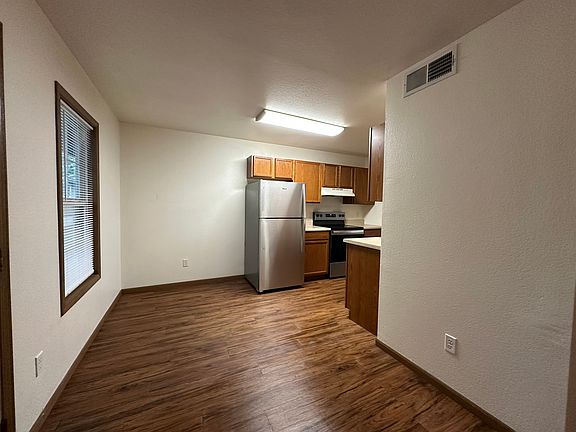 3rd image of 312 E 5th St