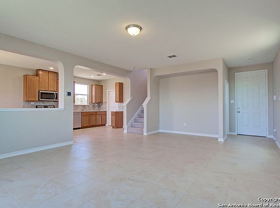 5th image of 226 Pleasanton Cir