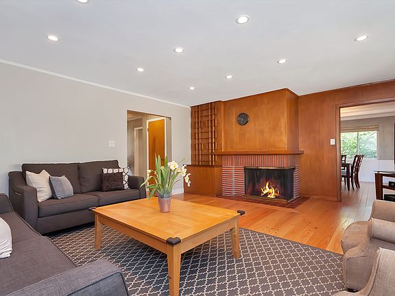 4th image of 2061 Benedict Dr