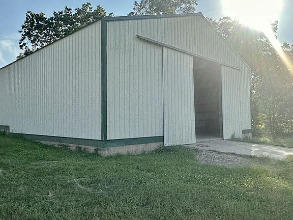 2nd image of 8301 Creek Road