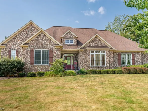 1600 Chadford Gate SE, Canton, OH 44709