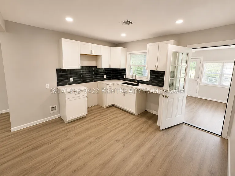 8105 Bonner Dr — Photo 3