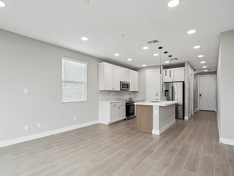 Pasadena Townhomes — Photo 14