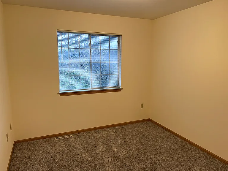 1104 Heritage Ct — Photo 7
