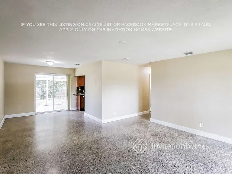 1848 SW 37th Ave — Photo 3