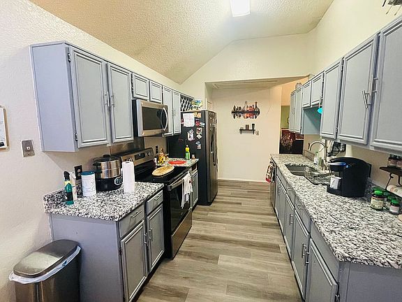 4th image of 709 Sierra Ct