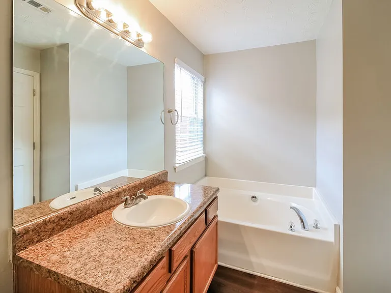 1114 Dunaway Dr — Photo 12