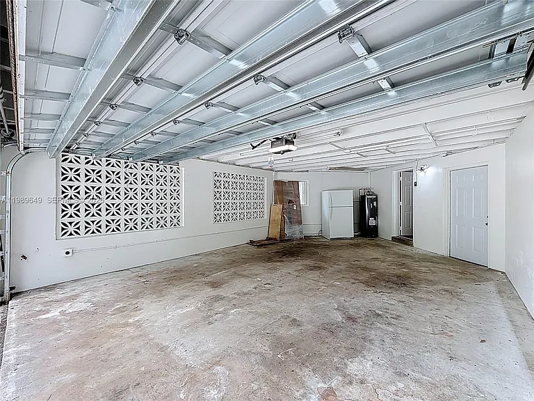 4330 SW 7th St — Photo 44