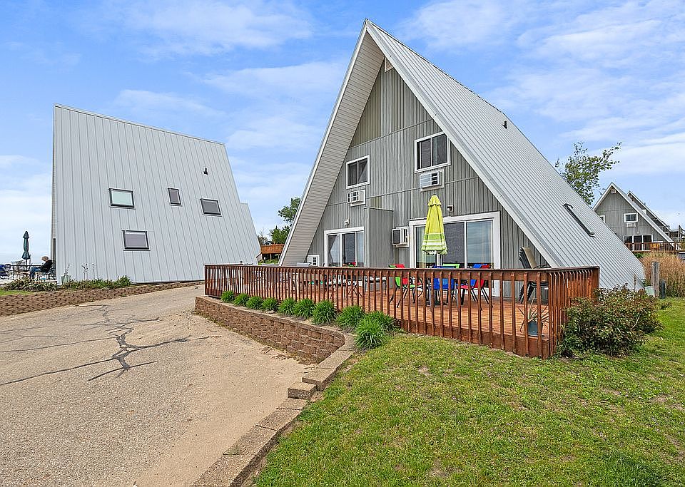 1st image of 5340 Notre Dame Ave #15