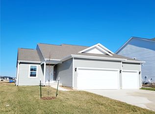 1040 Bel Aire Ct, Waukee, IA 50263