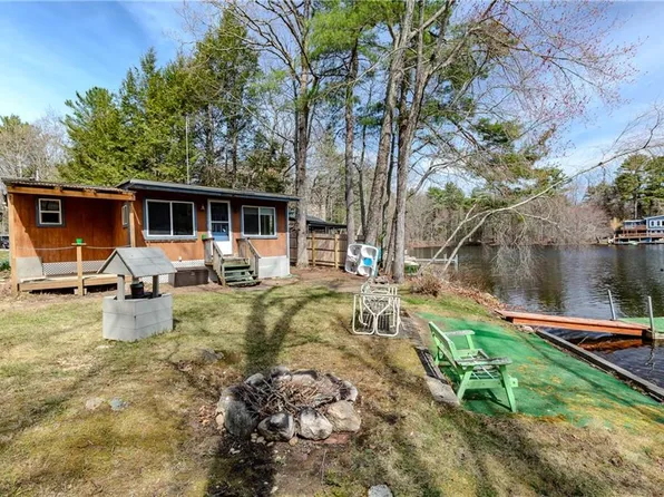 52 W Shore Ln, Pascoag, RI 02859