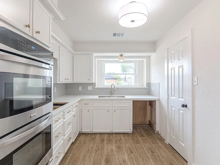 10519 Kirkwren Dr — Photo 15