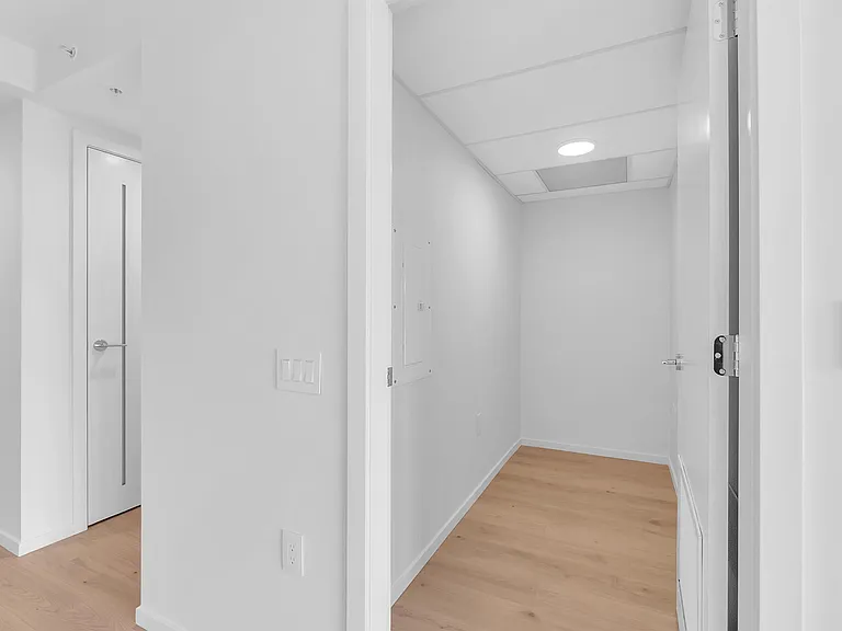 2729 Kingsway #7XX — Photo 16