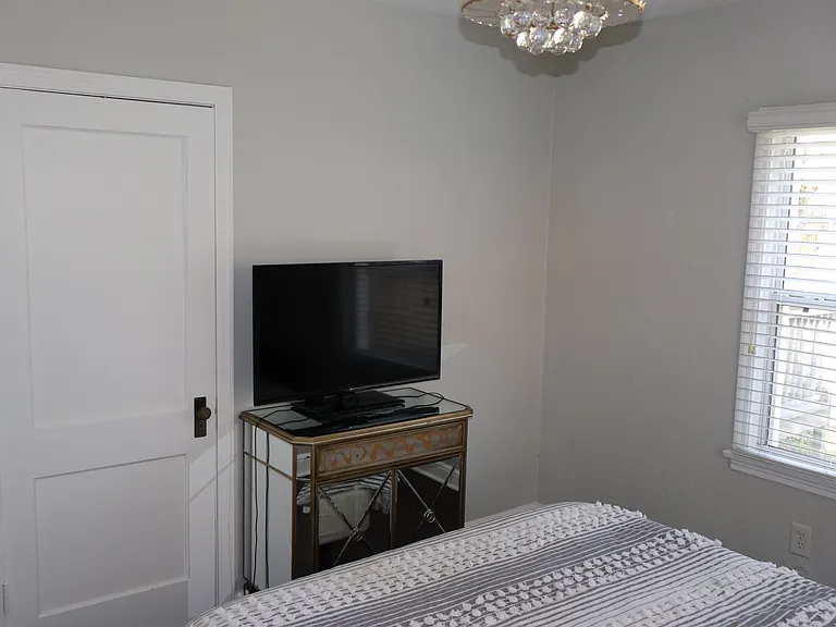 3811 S Drexel Ave — Photo 12