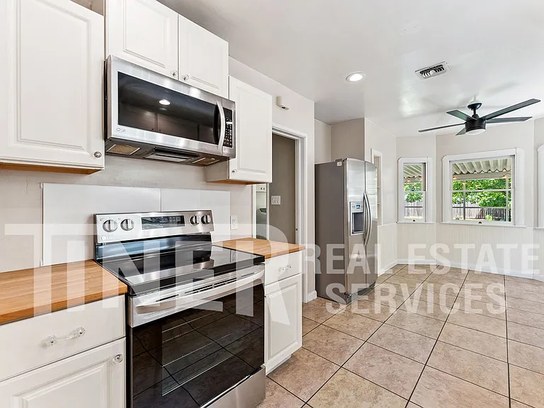 1067 Perkins Way — Photo 10