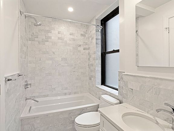 5th image of 160 E 48th St #8SS