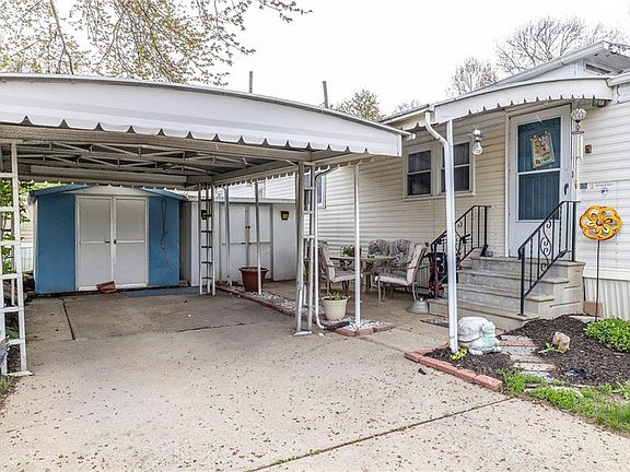 2nd image of 36 Parkway Dr #36