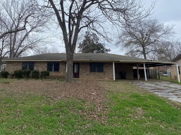 215 Crest Dr, Palestine, TX 75801