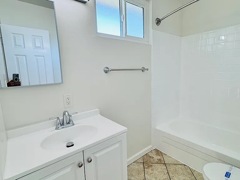 Tustin Garden Apartments — Photo 7