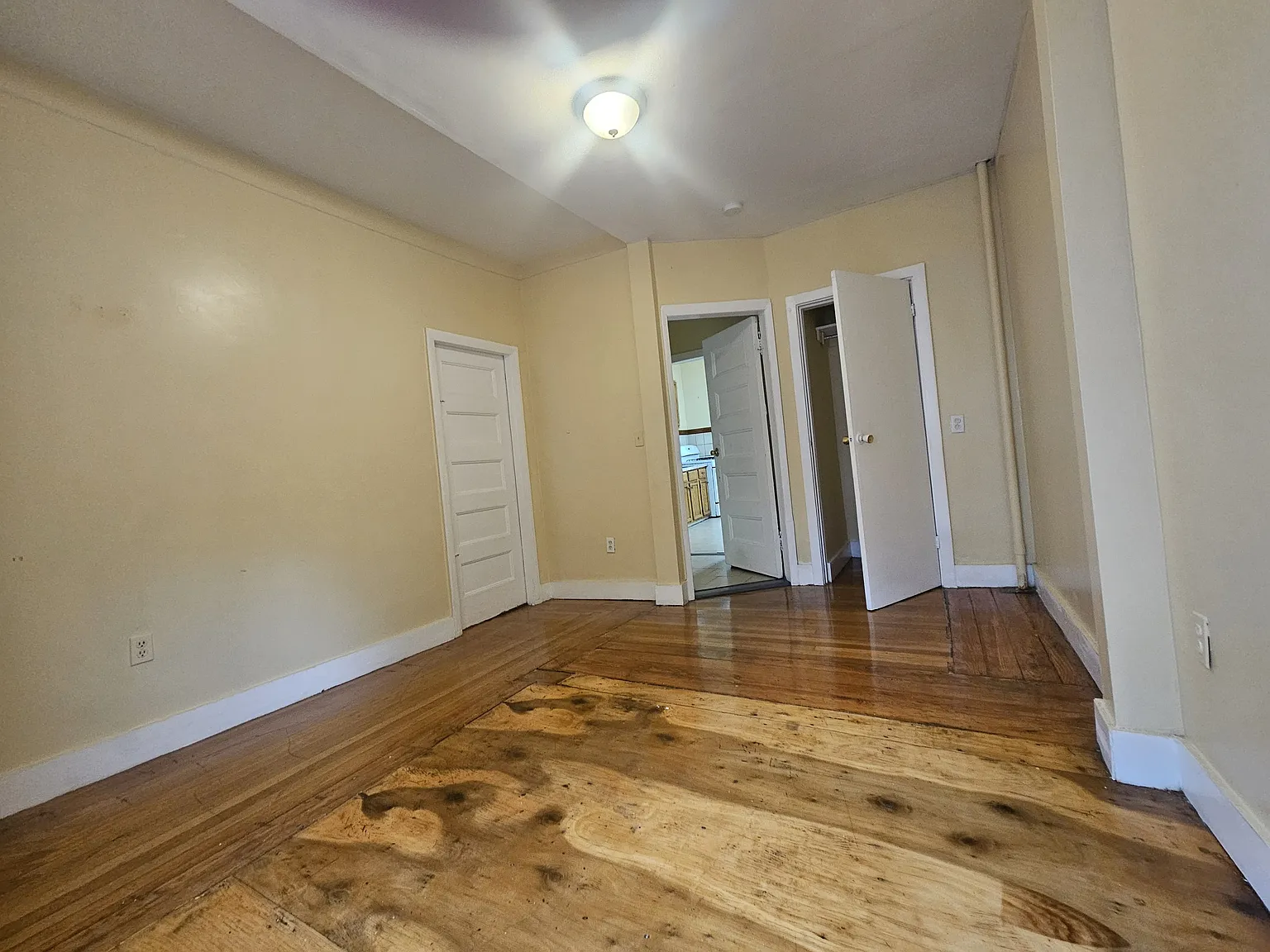 3 bed, 1075 sqft, $3,000 — Photo 4
