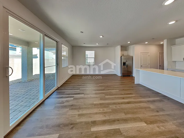 8404 Flagpole Loop Ave — Photo 5