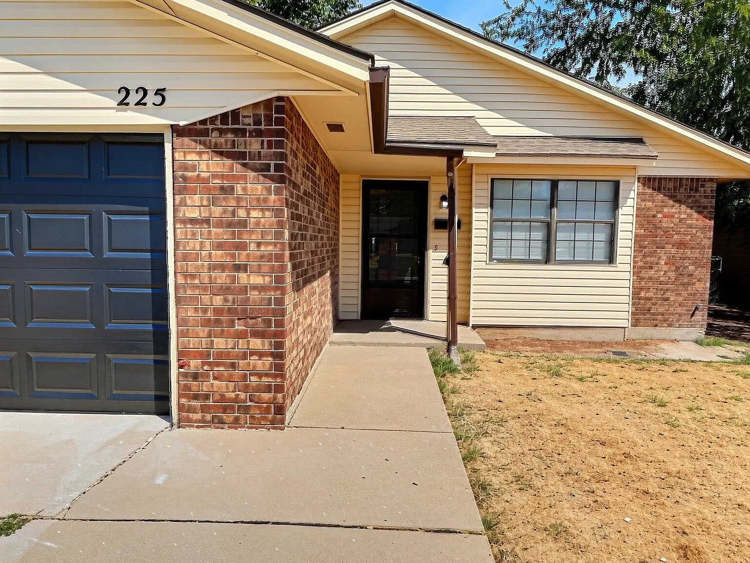 2 bed, 829 sqft, $1,075 — Photo 1