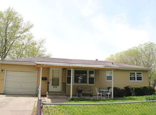 914 N 12th St, Clinton, IA 52732