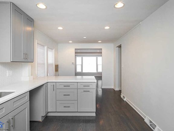 4th image of 7837 S Marshfield Ave