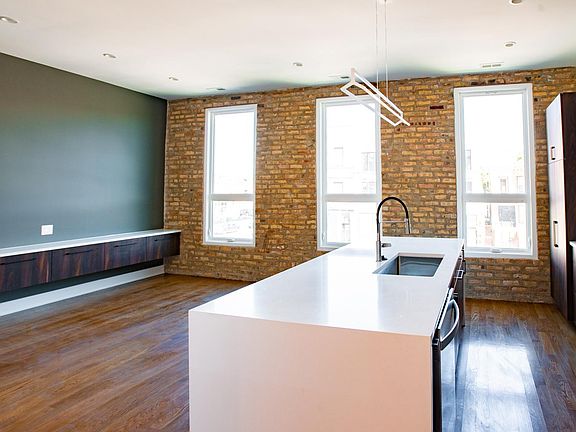 3rd image of 2753 W Fullerton Ave #2A
