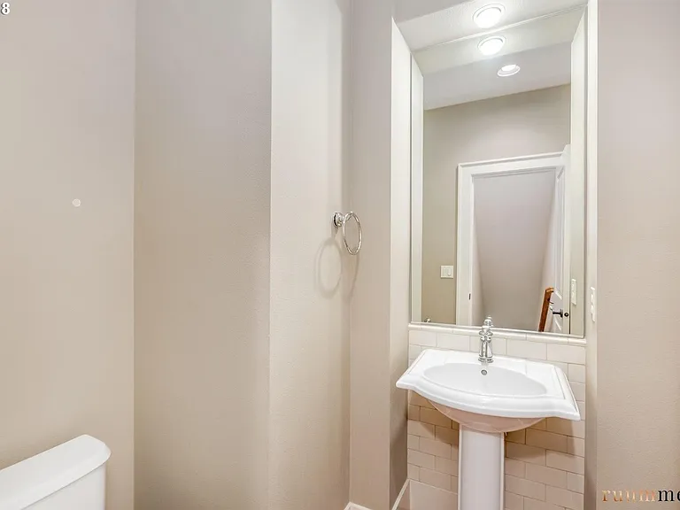 658 SW Rustica Ter — Photo 14