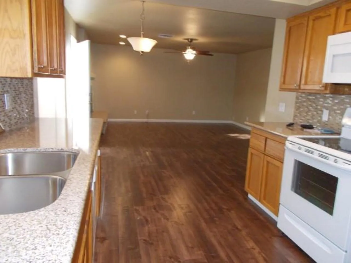 2 bed, 1029 sqft, $1,350 — Photo 3